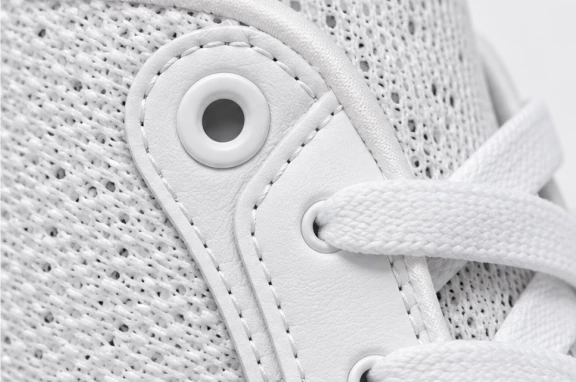 Plain white upper eyelet and leather eyestay